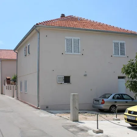 With A Parking Space - 5089